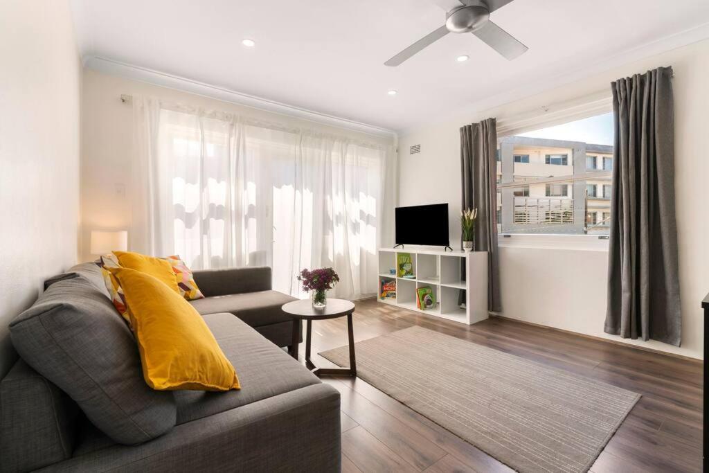 Rose Bay Retreat - Light Airy Balcony Ac & Views
